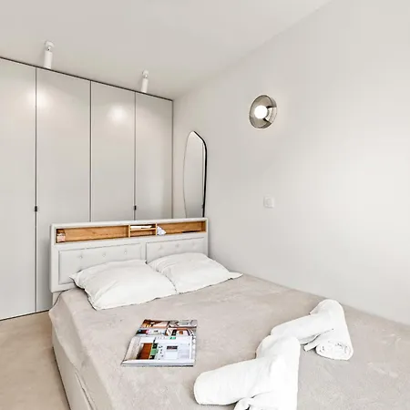 Carabacel - One Ac And Balcony Nicea