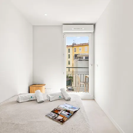 Carabacel - One Ac And Balcony Nicea
