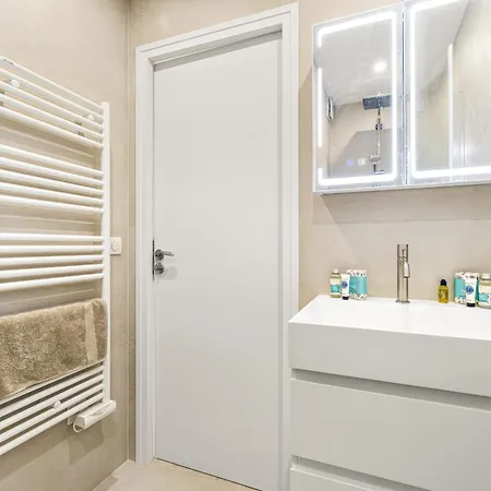 Carabacel - One Ac And Balcony Διαμέρισμα *